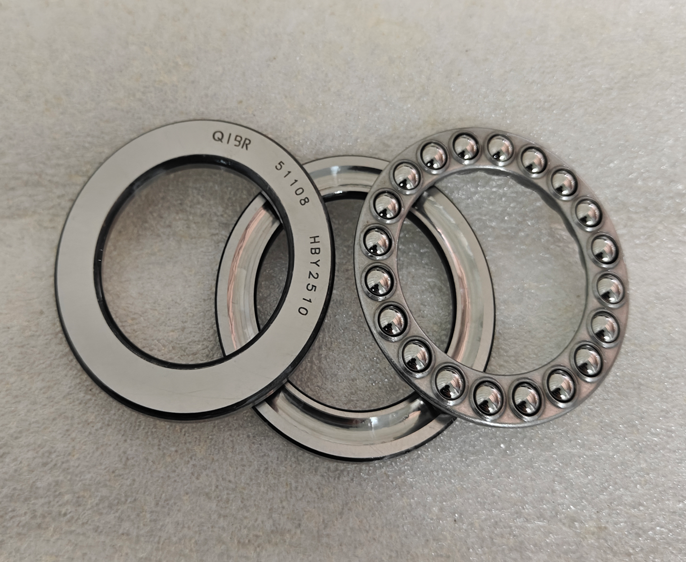 Kompakte Leistung: Steigende Nachfrage nach Präzisions-Axialkugellagern in der Elektromobilität